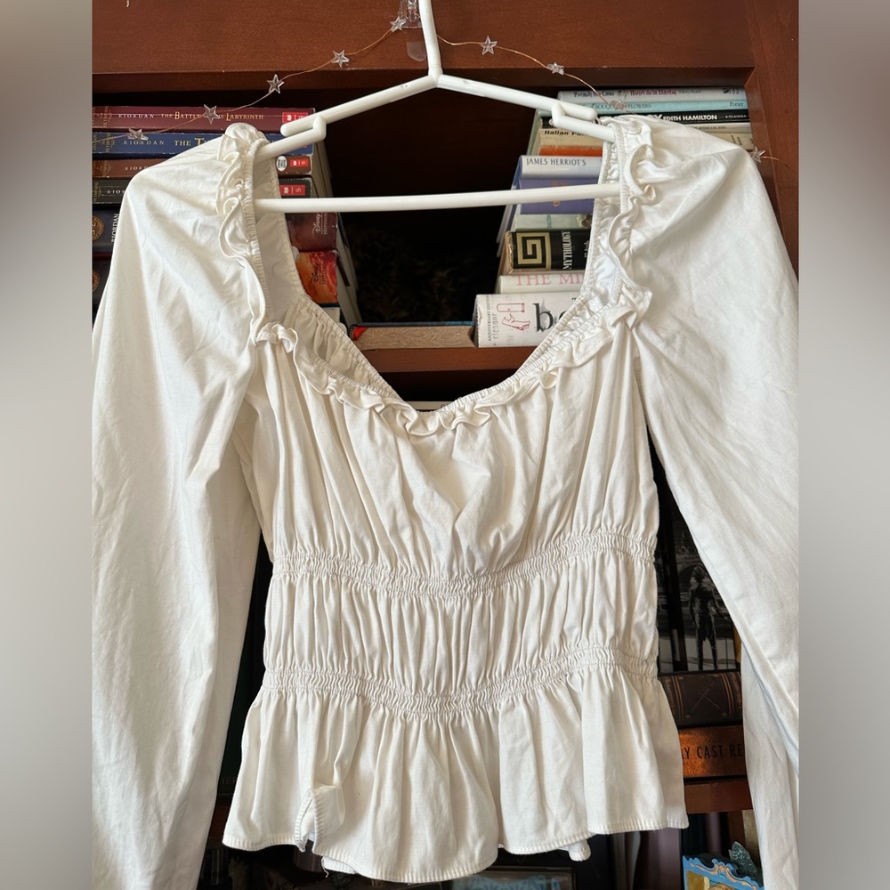 Women’s Reformation Low cut, Cropped, Long-sleeve Blouse. Size M.
